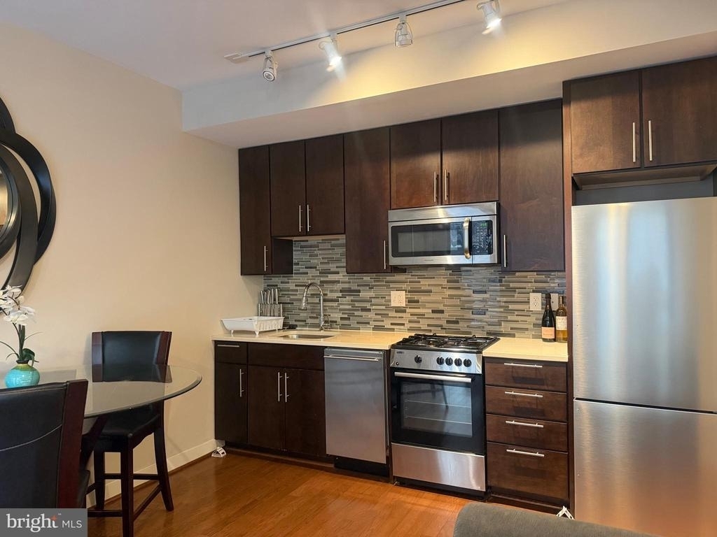 1320 Fenwick Lane - Photo 18