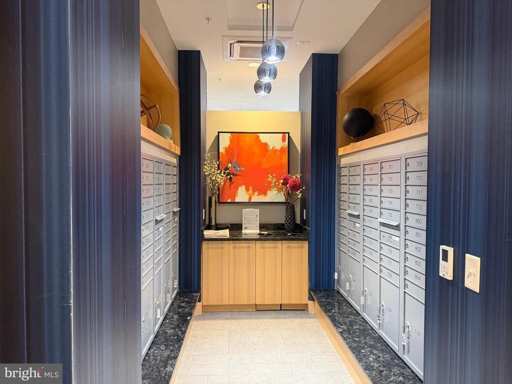 1320 Fenwick Lane - Photo 5