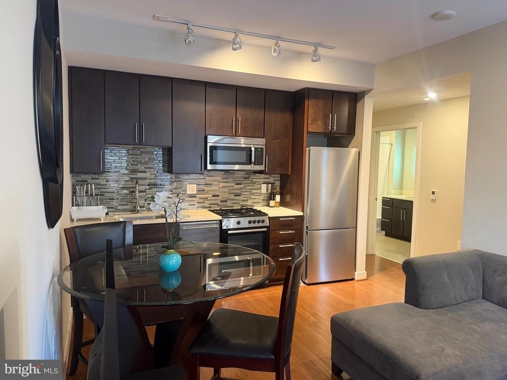 1320 Fenwick Lane - Photo 16