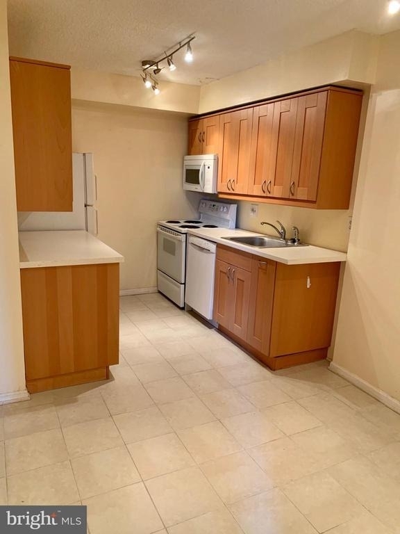 7401 Westlake Terrace - Photo 11