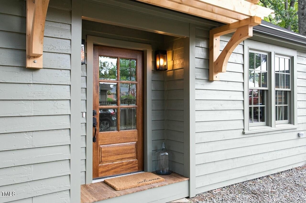 821 N Buchanan Boulevard - Photo 2