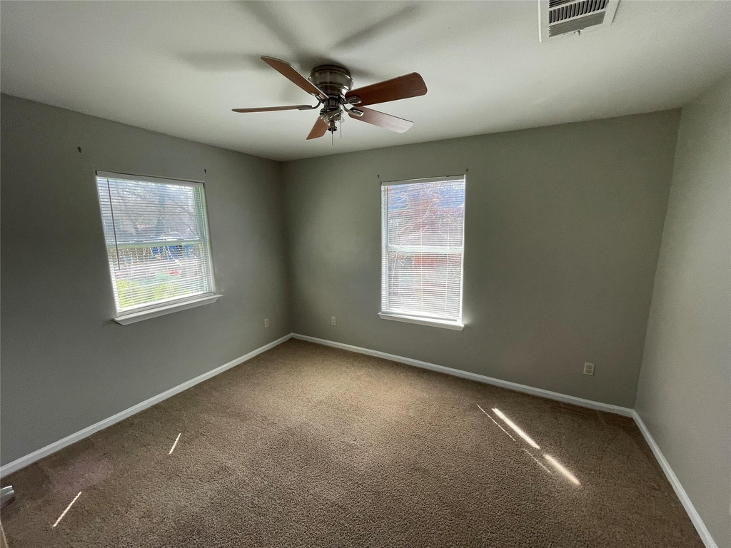 1041 Lott Ave - Photo 8
