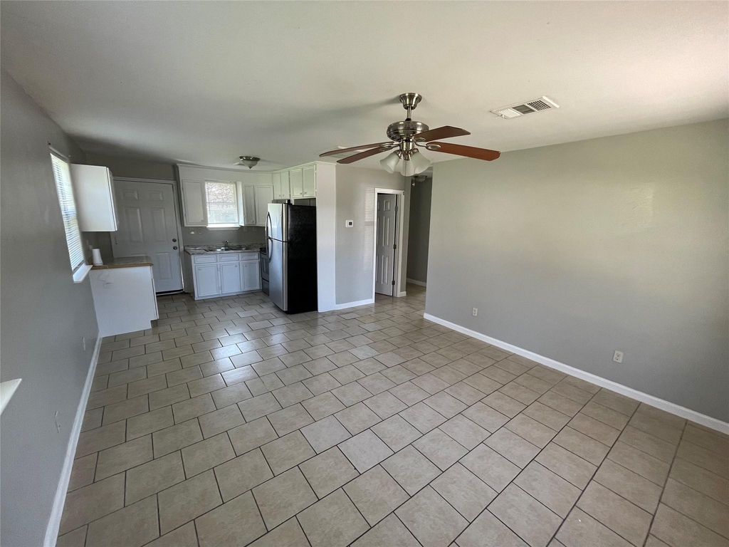 1041 Lott Ave - Photo 3