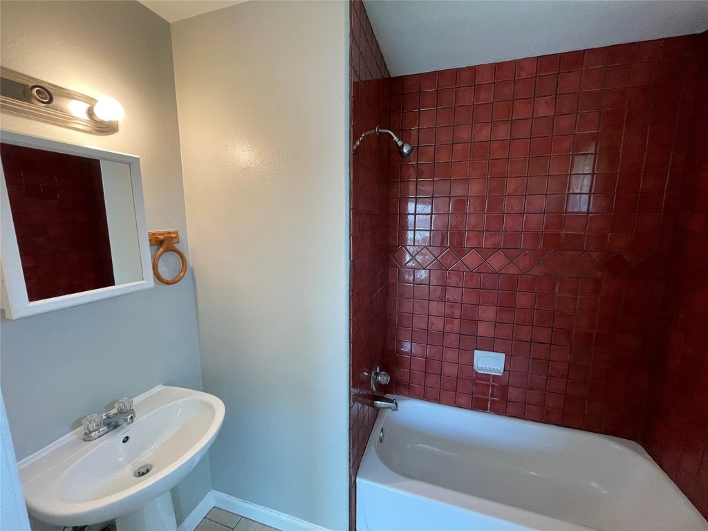 1041 Lott Ave - Photo 6