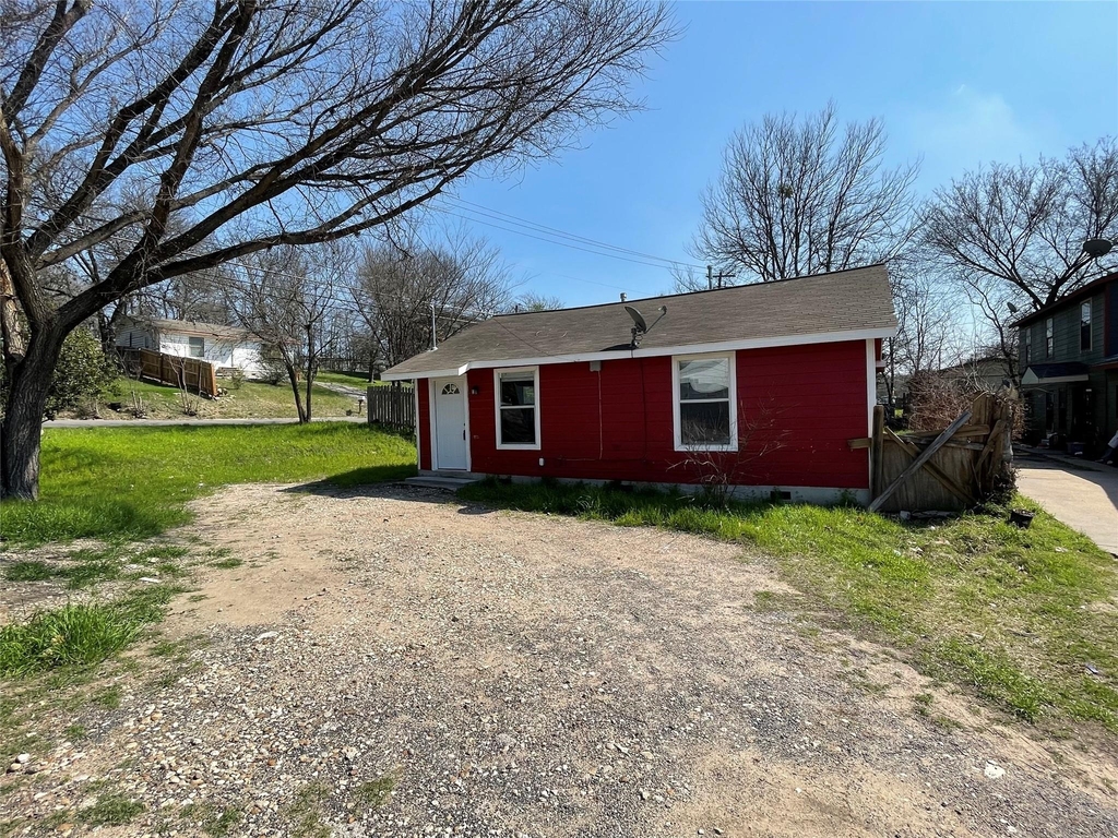 1041 Lott Ave - Photo 1