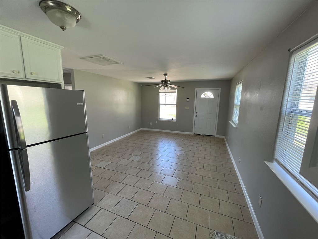 1041 Lott Ave - Photo 2