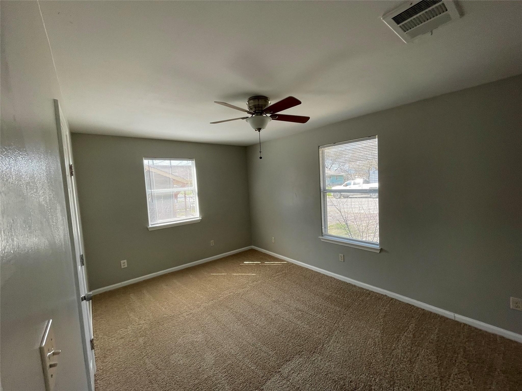 1041 Lott Ave - Photo 11