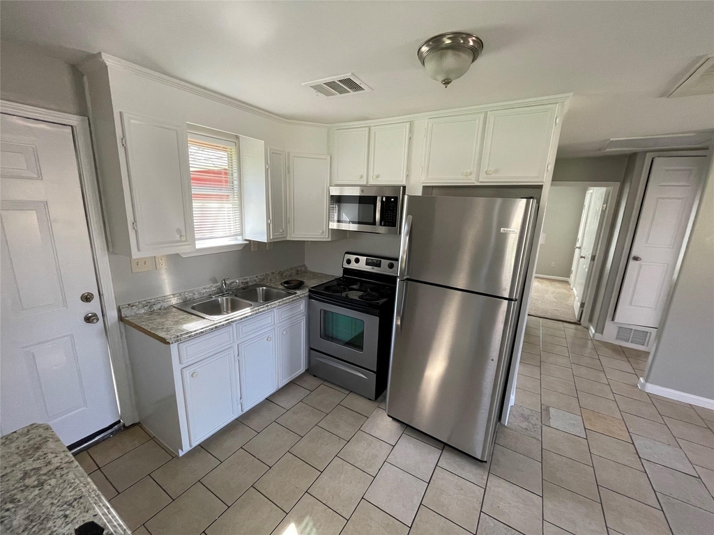 1041 Lott Ave - Photo 5