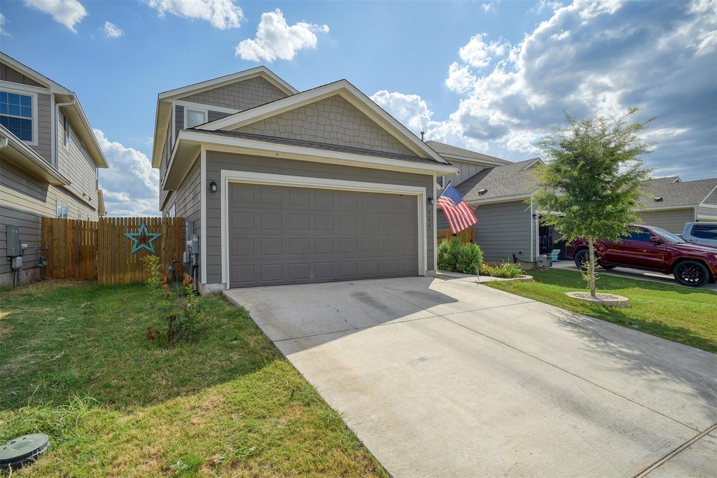 205 Driftwood Ln - Photo 2