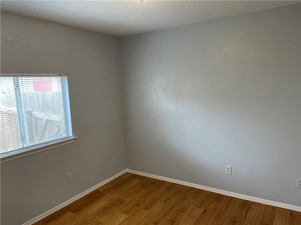 105 Meteor Dr - Photo 2