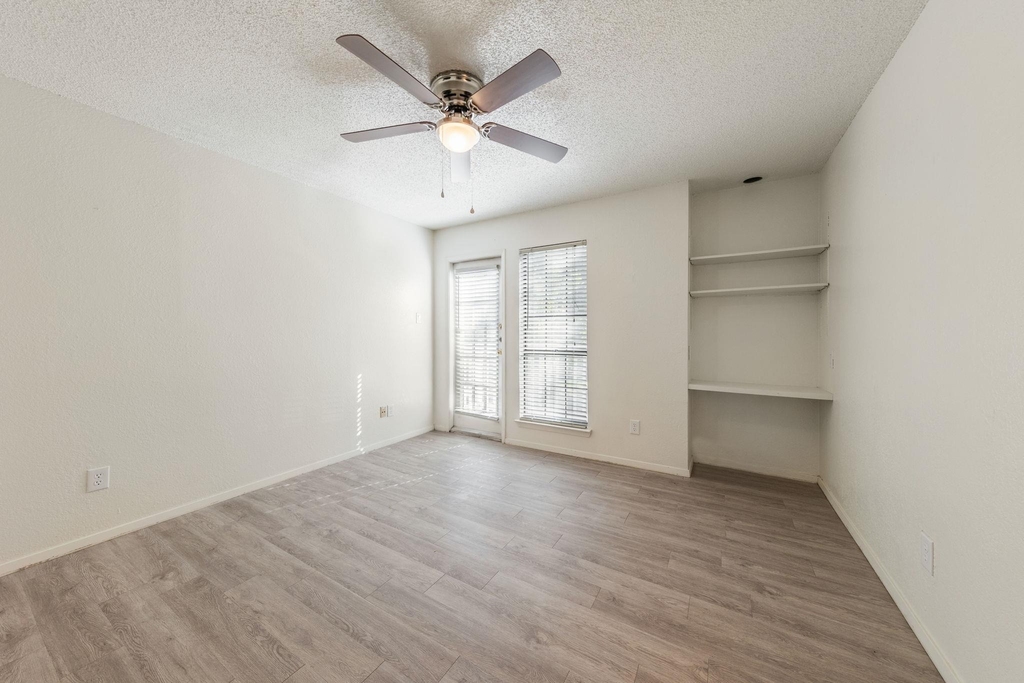 4518 Speedway - Photo 5