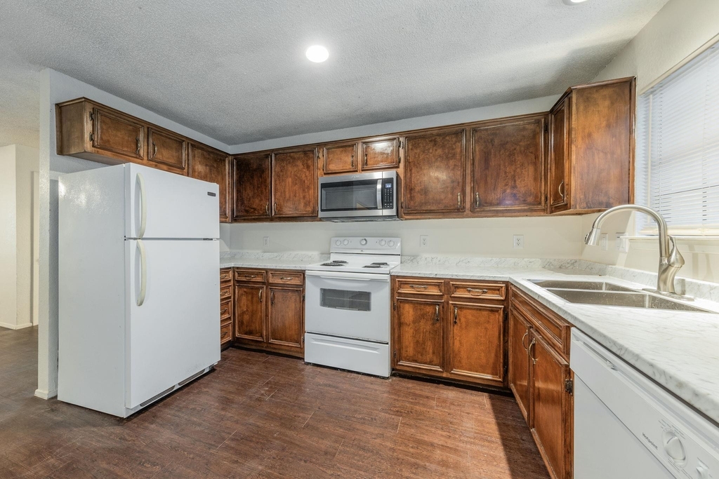 4518 Speedway - Photo 2