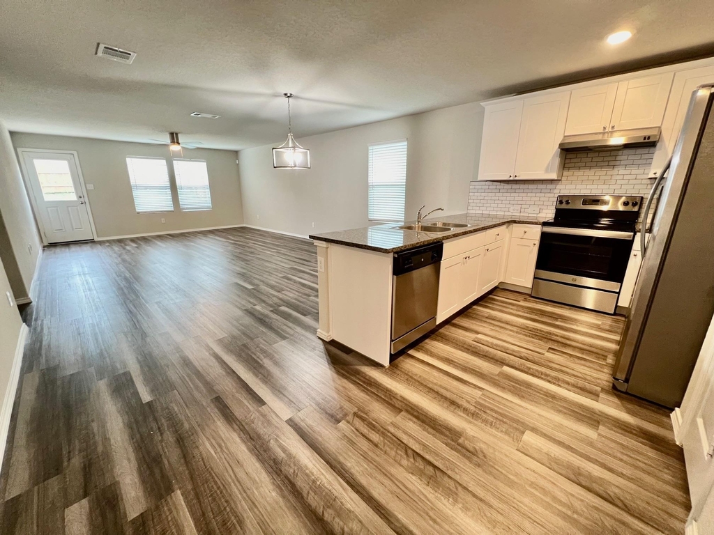 1906 Fieldfare St - Photo 3