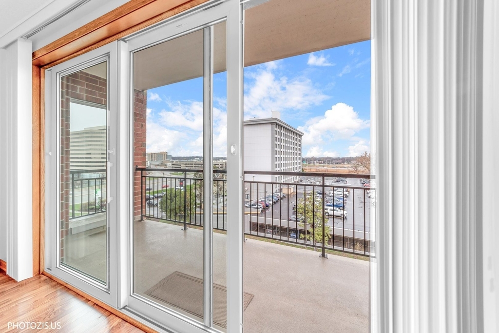 5555 N Cumberland Avenue - Photo 8