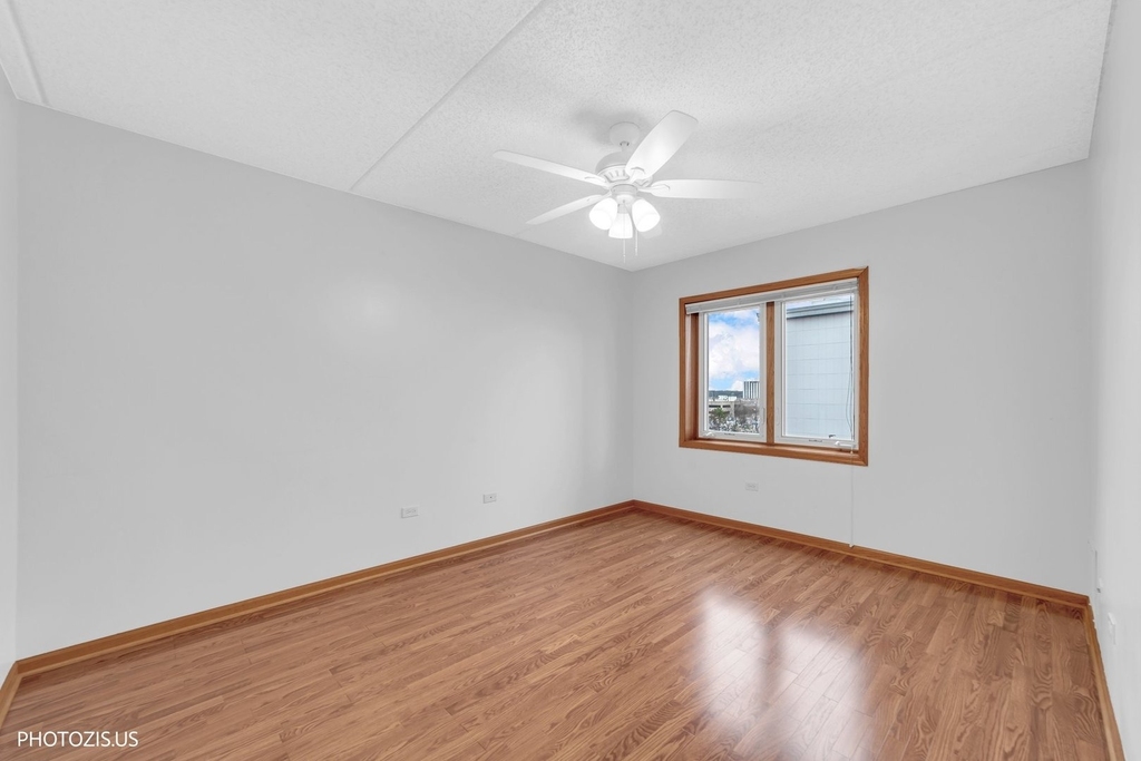 5555 N Cumberland Avenue - Photo 16