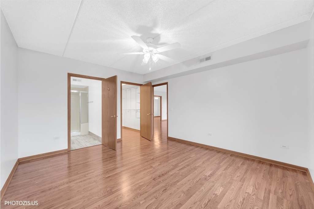 5555 N Cumberland Avenue - Photo 13