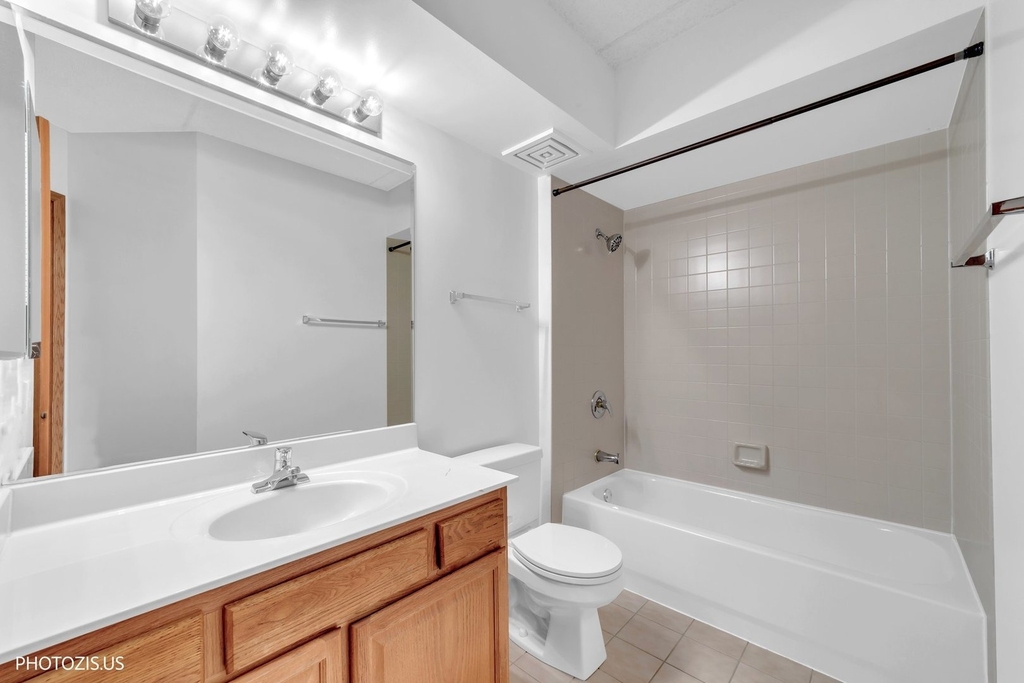 5555 N Cumberland Avenue - Photo 17