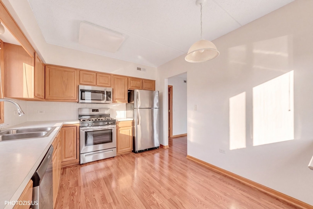 5555 N Cumberland Avenue - Photo 11