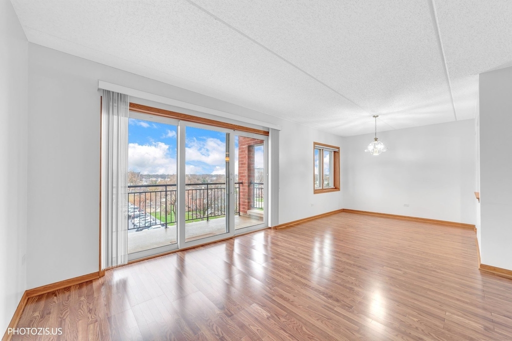 5555 N Cumberland Avenue - Photo 6