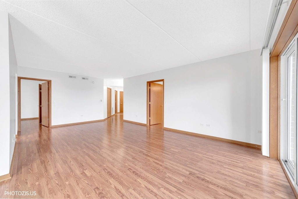 5555 N Cumberland Avenue - Photo 7