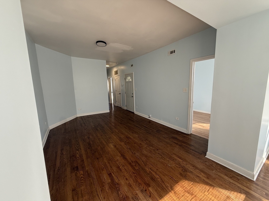 411 N Hamlin Avenue - Photo 3