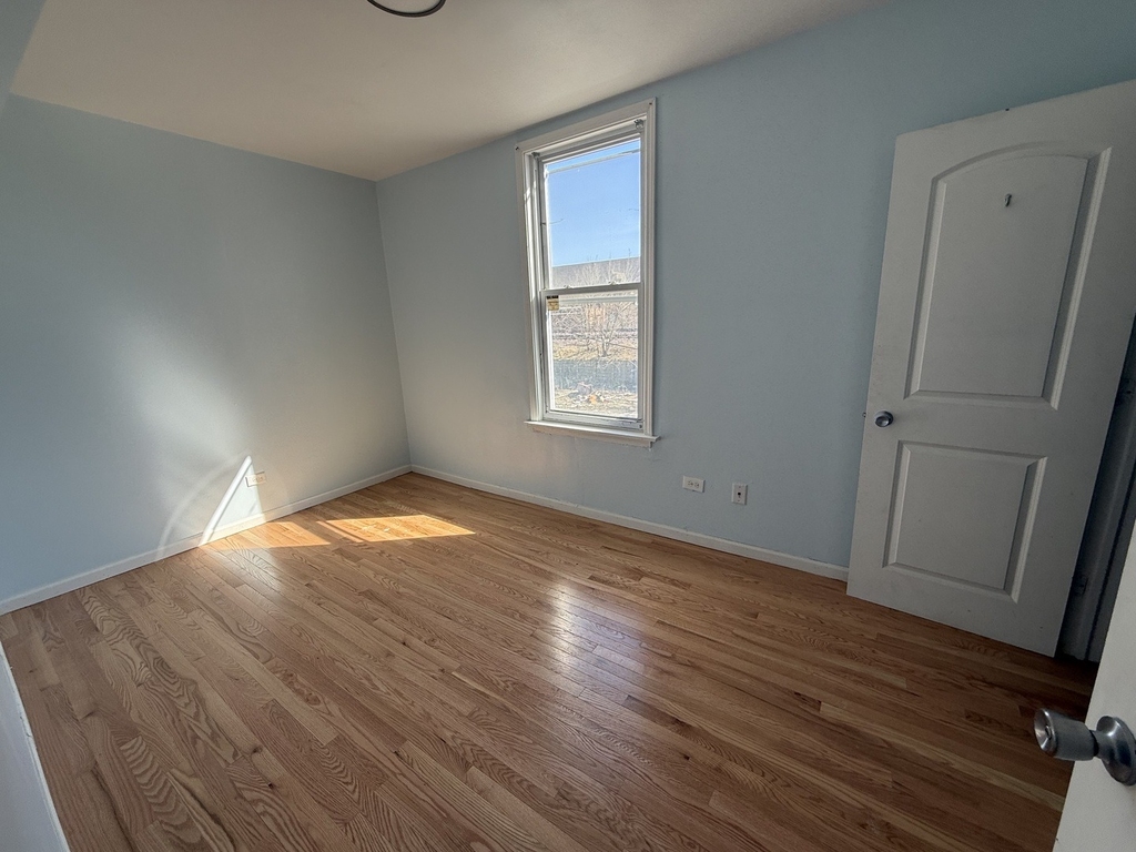 411 N Hamlin Avenue - Photo 6