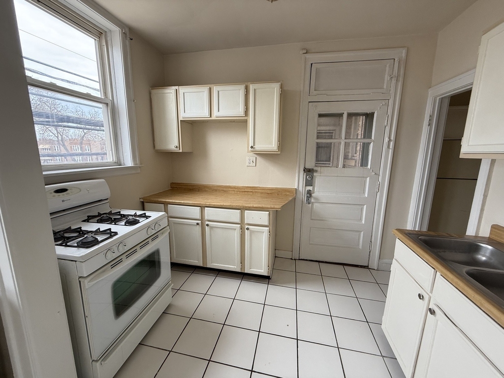 2142 Gunderson Avenue - Photo 2