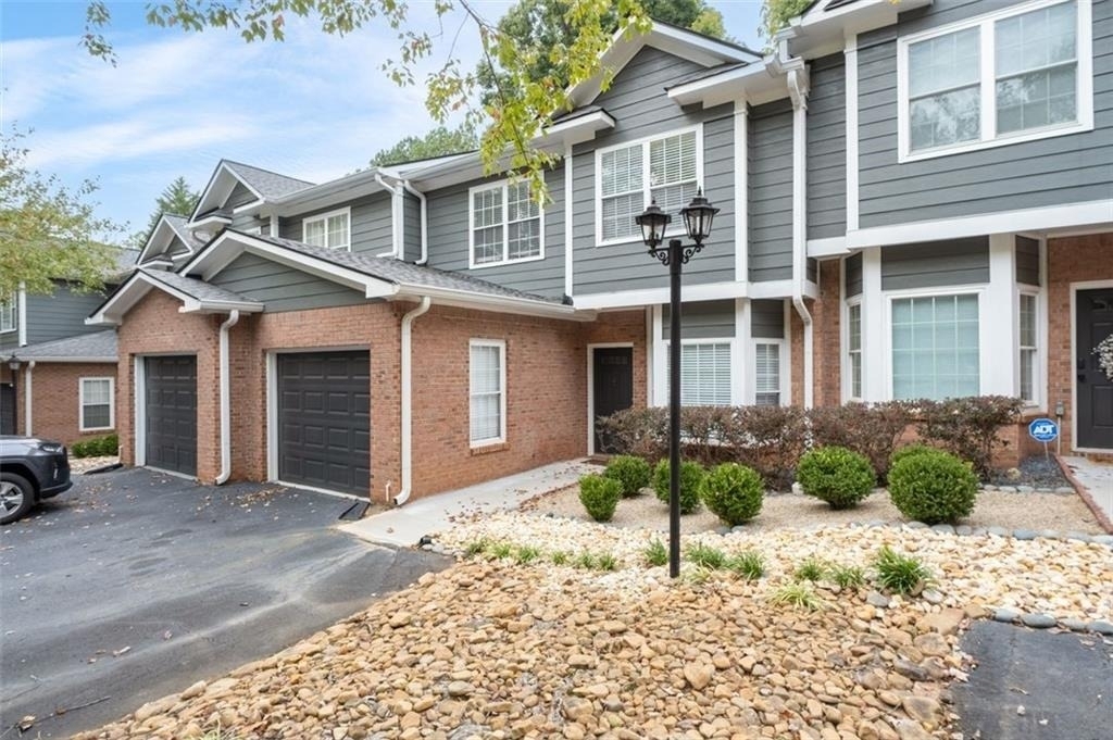 2680 Pine Tree Road Ne - Photo 0