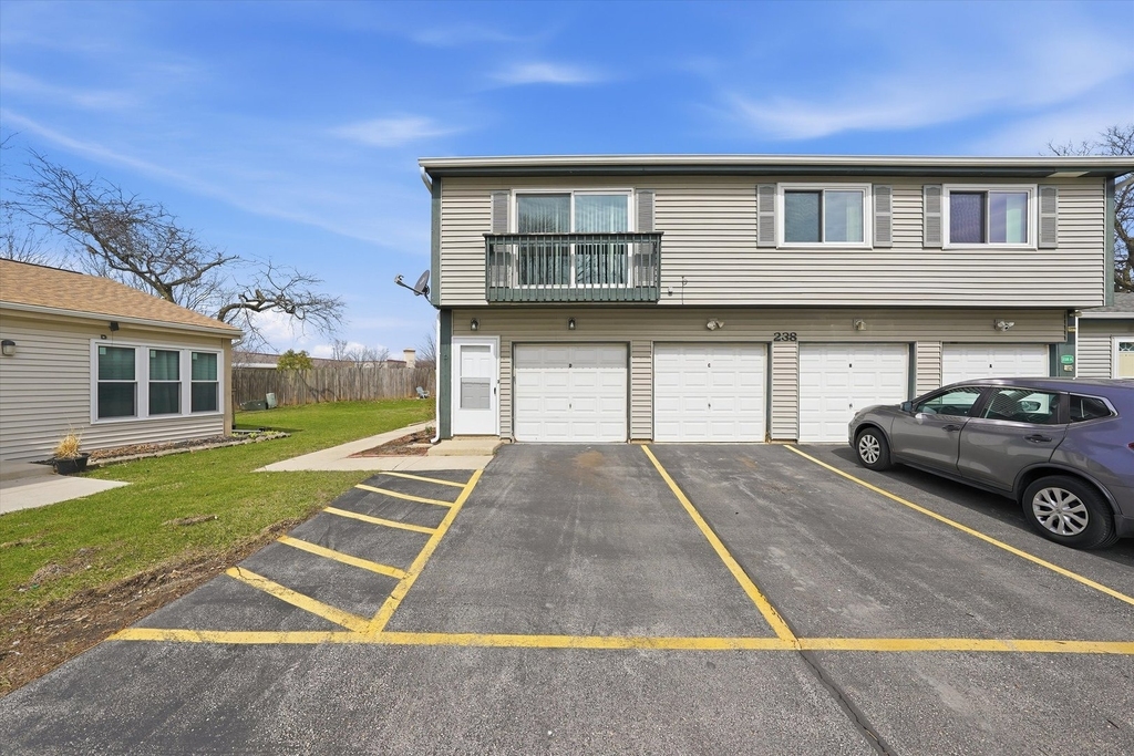 238 Algonquin Court - Photo 0