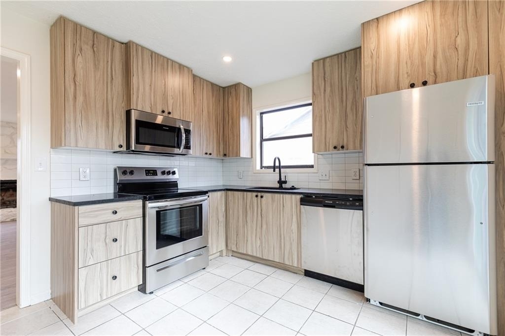1601 Walker Street Se - Photo 2