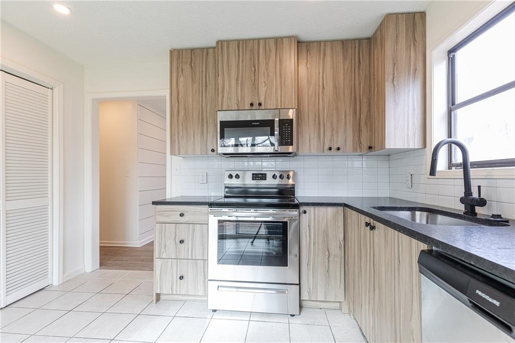 1601 Walker Street Se - Photo 1