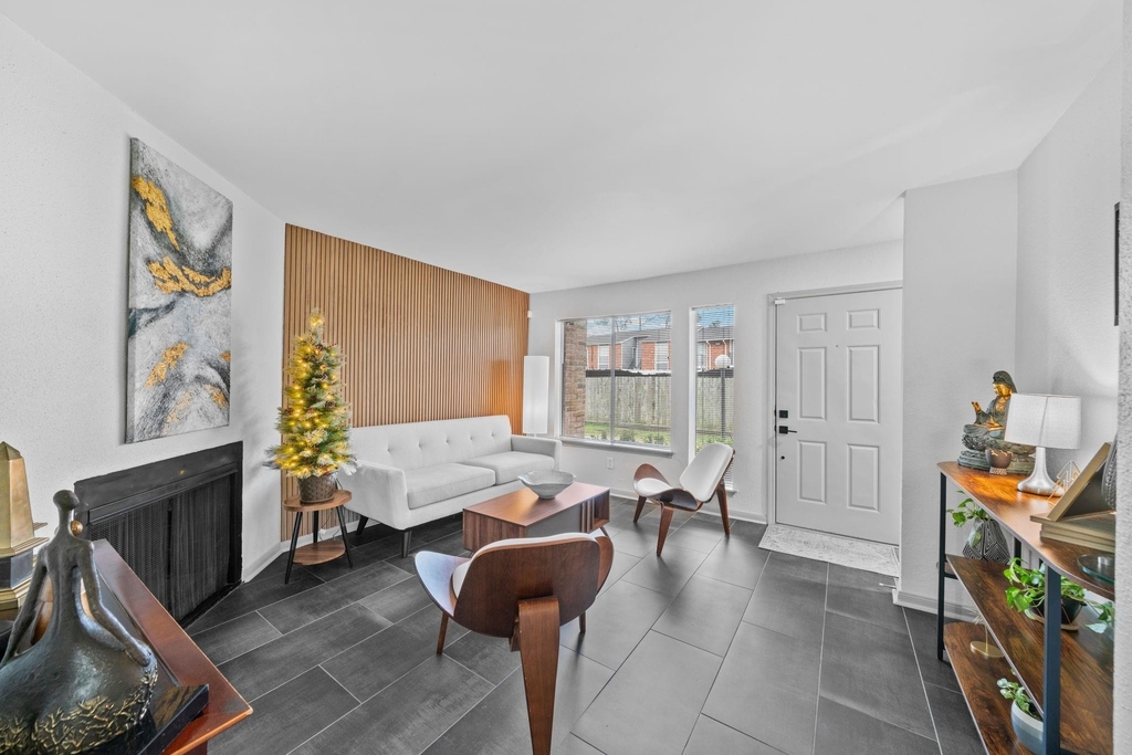3831 Landmark Drive - Photo 3