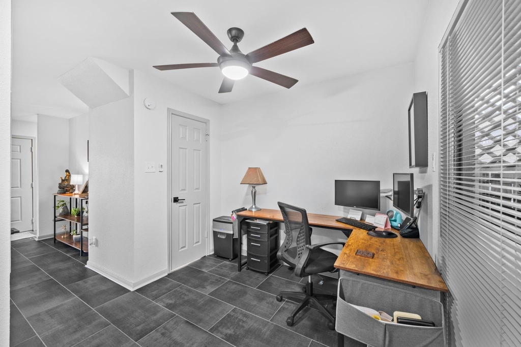3831 Landmark Drive - Photo 4