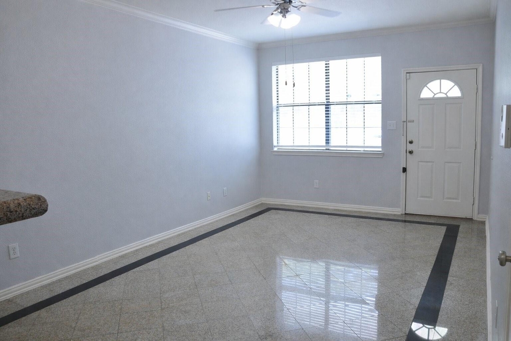 9400 Bellaire Boulevard - Photo 3