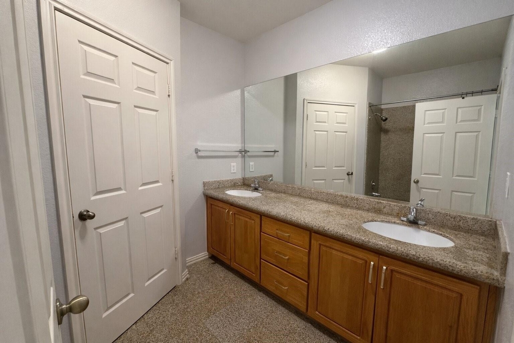 9400 Bellaire Boulevard - Photo 7