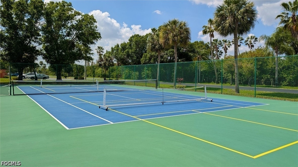 16200 Bay Pointe Boulevard - Photo 29