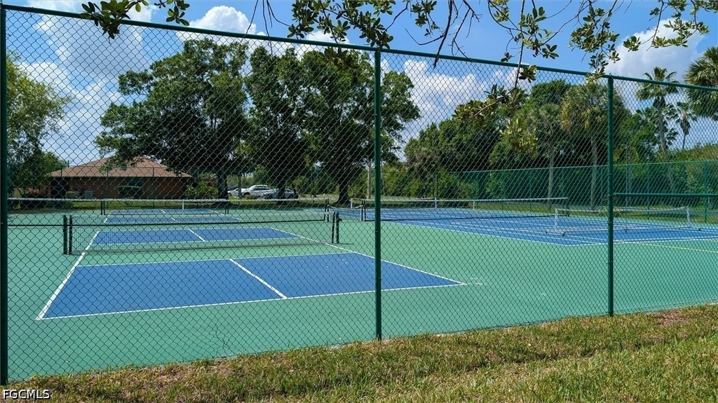 16200 Bay Pointe Boulevard - Photo 28
