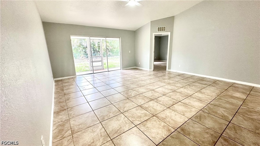 213 Se 24th Avenue - Photo 2