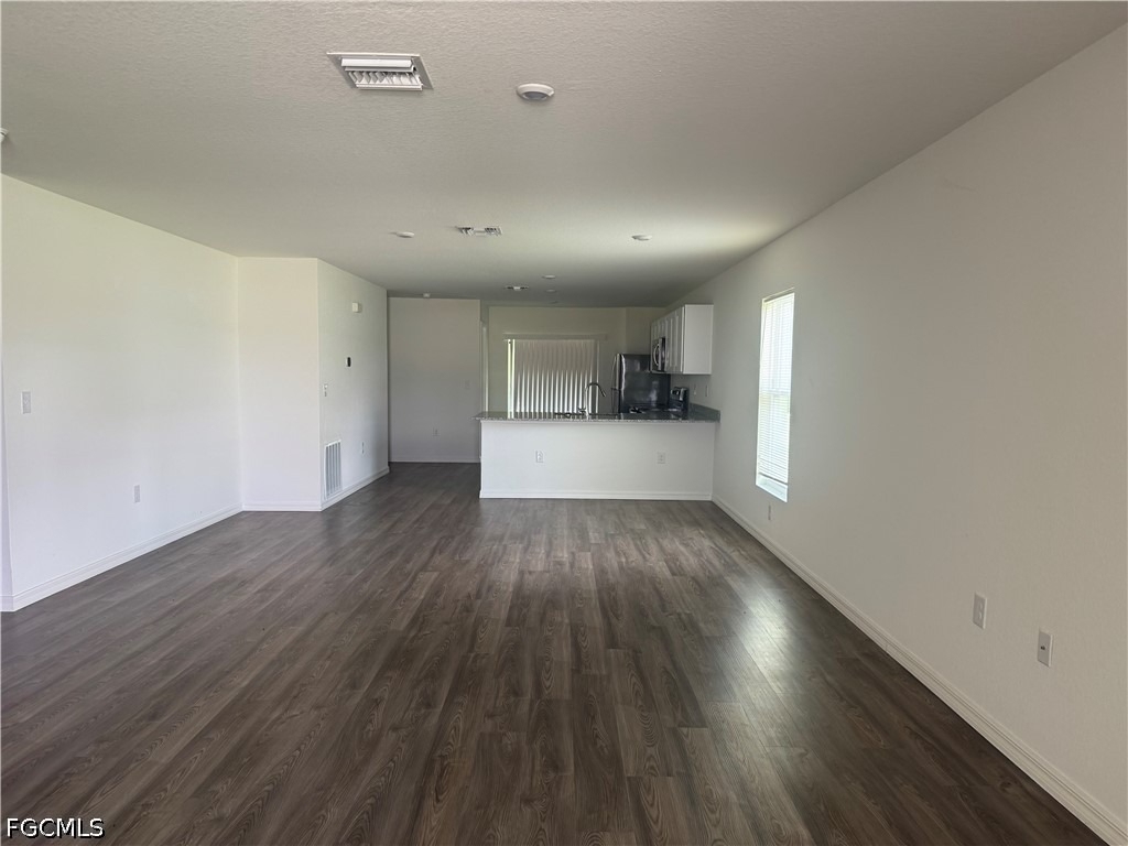 858 Friendship Circle - Photo 1