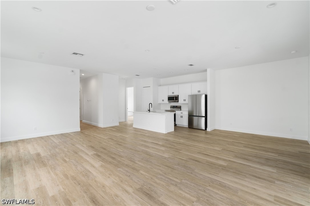 837 91st Avenue N - Photo 2