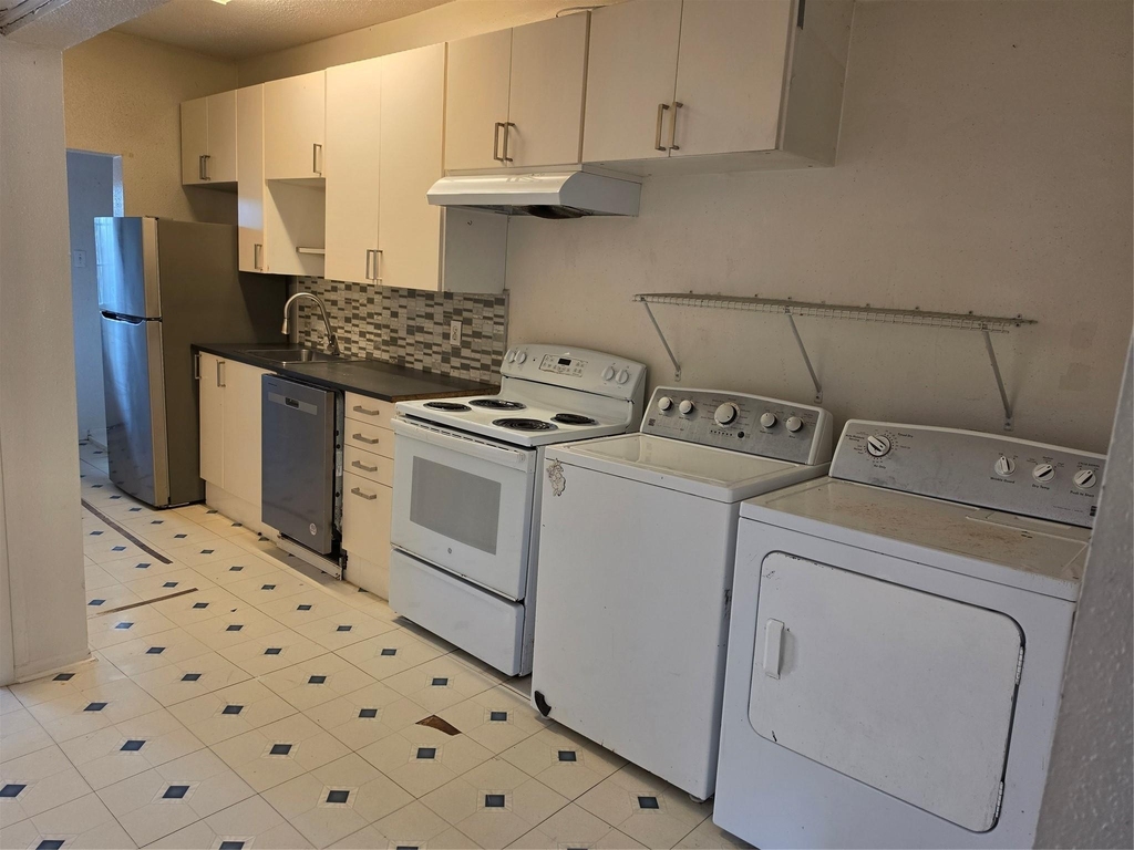 1226 W Gray Street - Photo 1