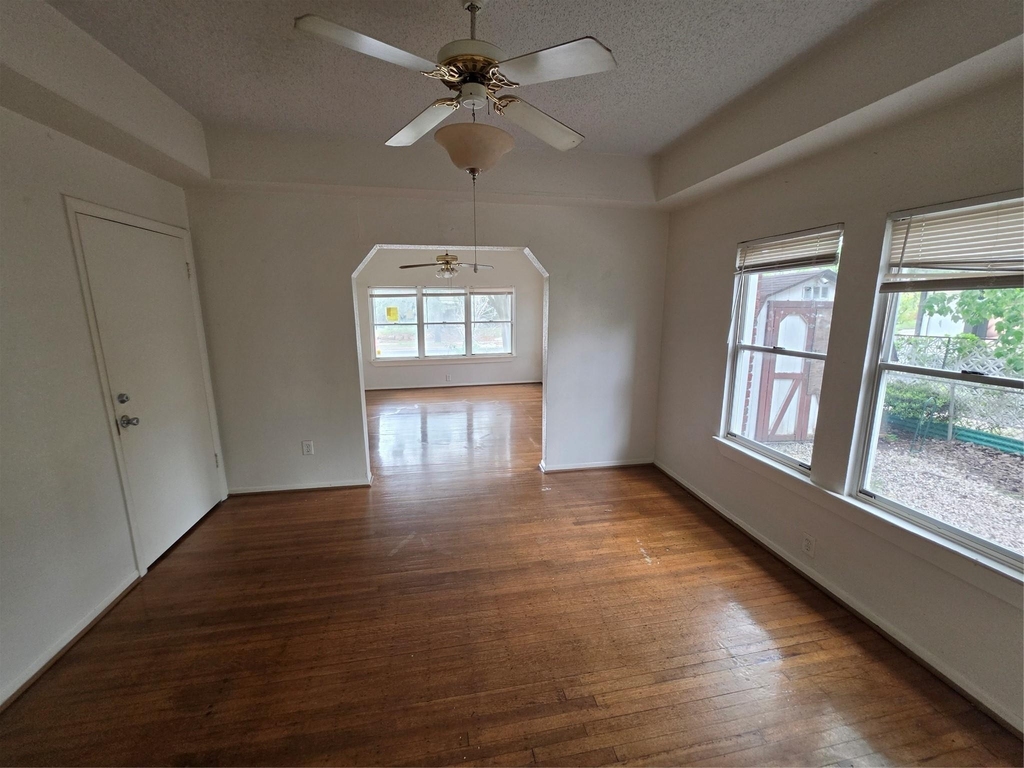 1226 W Gray Street - Photo 2