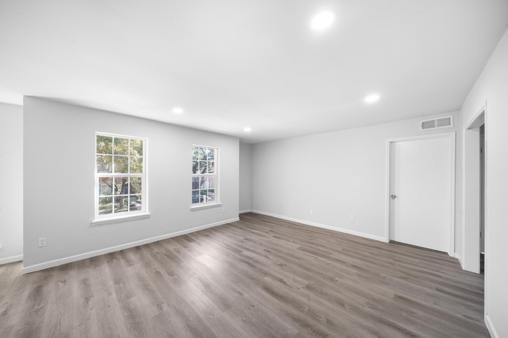353 N Post Oak Lane - Photo 5