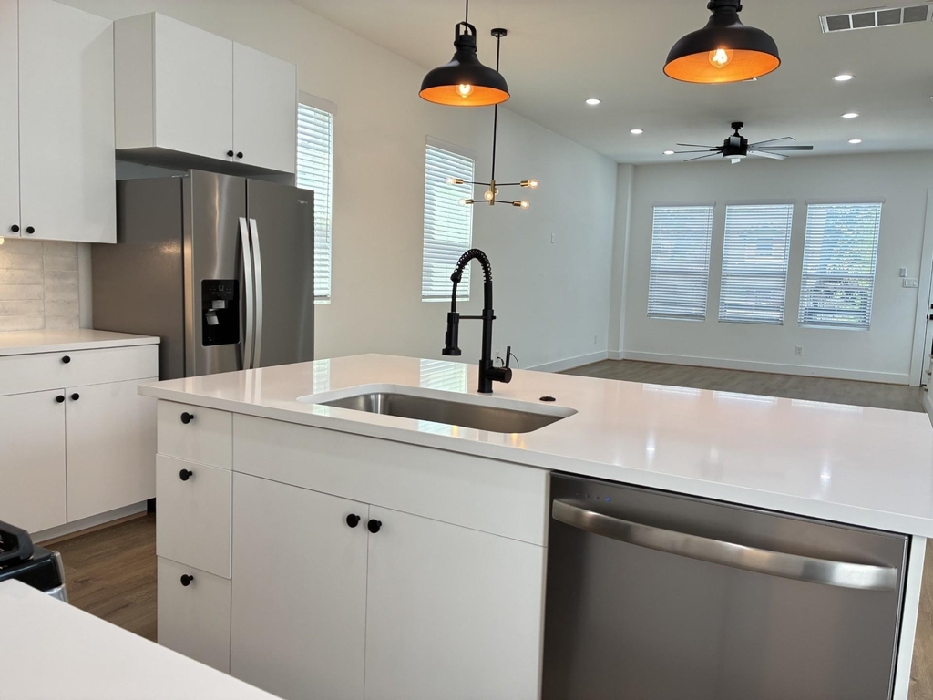 1404 E 31st Street - Photo 5