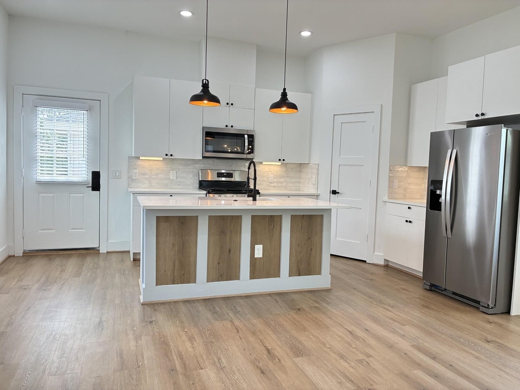 1404 E 31st Street - Photo 3