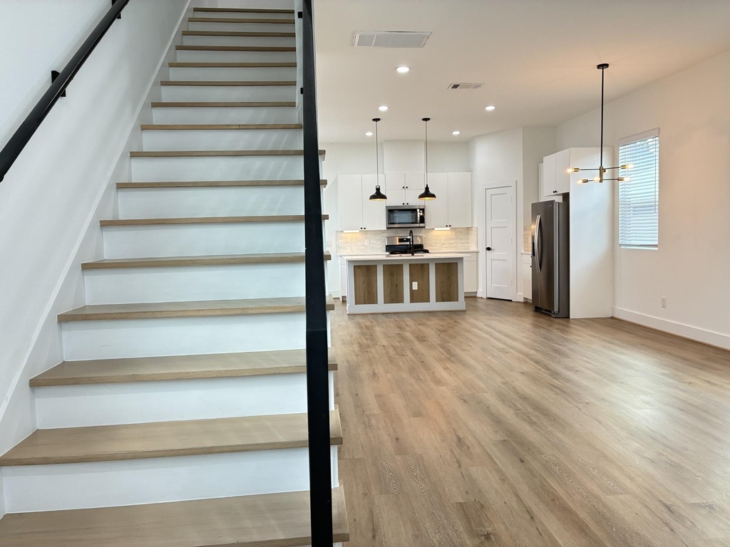 1404 E 31st Street - Photo 2