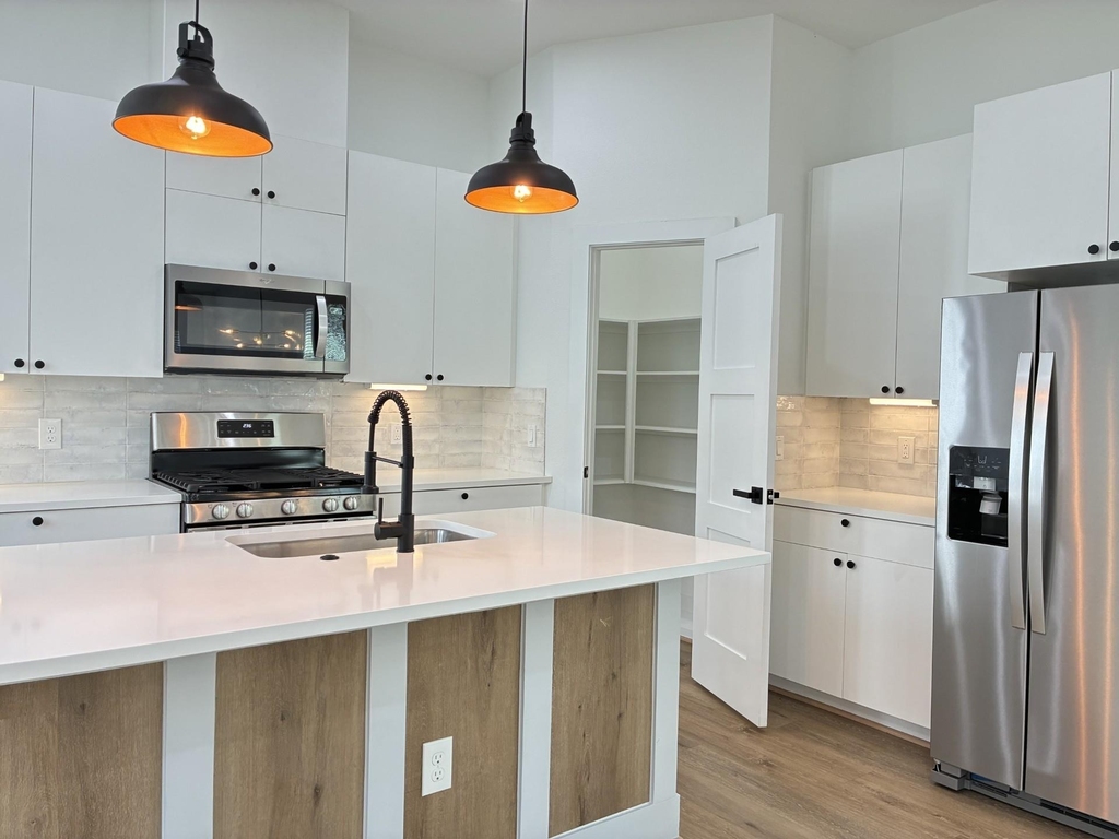 1404 E 31st Street - Photo 10