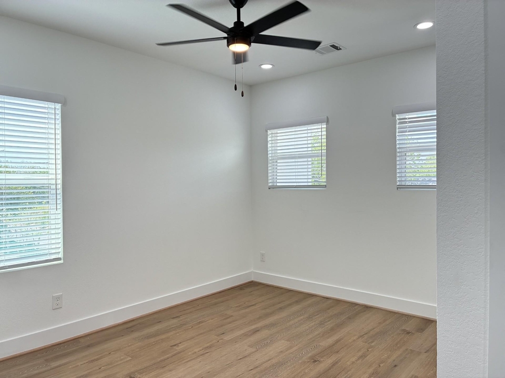 1404 E 31st Street - Photo 17