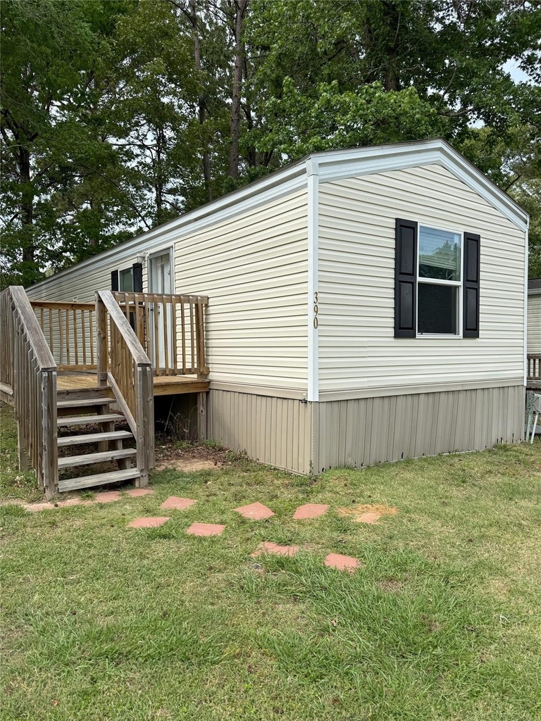 390 Hidden Oaks Drive - Photo 0