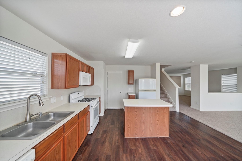 3610 Avalon Castle Drive - Photo 6